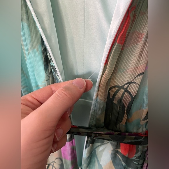 AlexMarie Tiered Simone Floral Long Sleeve Tie Waist VNeck Dress Women’s Size 6P - Picture 13 of 16